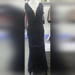 Elegant Black Lace Evening Dress